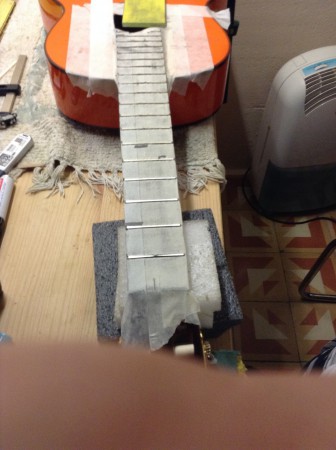 Nivelamiento de trastes.